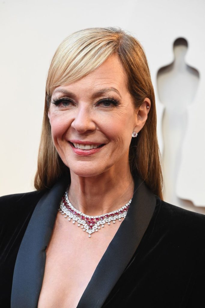 Allison Janney in a Chopard ruby and diamond necklace on the 2019 Oscars red carpet.. 