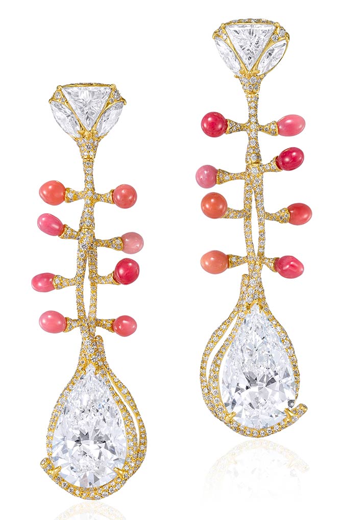 Julia Robert's Cindy Chao earrings with conch pearls and diamonds
